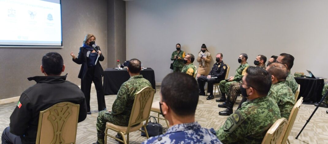 Imparte Maru Campos conferencia ante militares que cursan la Maestría en Seguridad