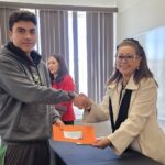 Alumnos del Cecytech 8 reciben becas para cursos