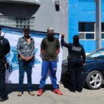 Policía Municipal detuvo a dos hombres en posesión de vehículo con reporte de robo