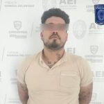 Detienen AEI y Ejército a dos hombres con arma de fuego y dosis de cocaína