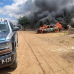 Arde en llamas vehículo en la colonia Lázaro Cárdenas