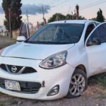 Se quedó dormida al volante y terminó impactando una barda