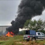 Bomberos sofocan incendio de llantas y pastizal en el Libramiento