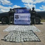 Aseguran un vehículo con reporte de robo y 10 kilos de presunta droga en Bocoyna
