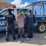 Atrapan a sujeto que intentaba abrir vehículos; tenía marihuana en su poder